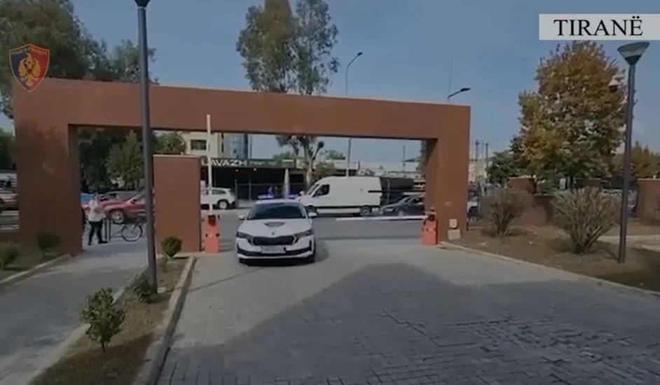 E dhunuan dhe i morën lekët e xhiros pronarit të një biznesi në Tiranë, vihen në pranga tre autorët (EMRAT)