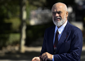 “Ky mësim nuk duhet harruar”, Rama reagon sërish për Ballukun: Ma gjeni një vend në botë që pezullohet ministri…