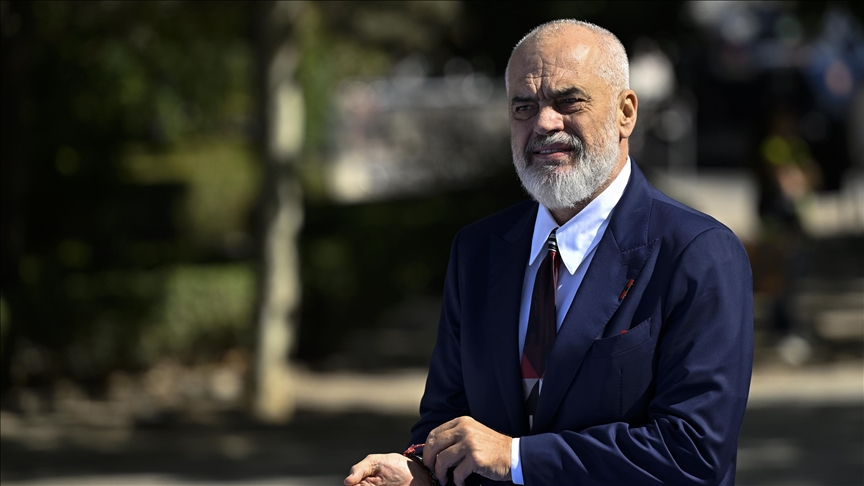 “Ky mësim nuk duhet harruar”, Rama reagon sërish për Ballukun: Ma gjeni një vend në botë që pezullohet ministri…