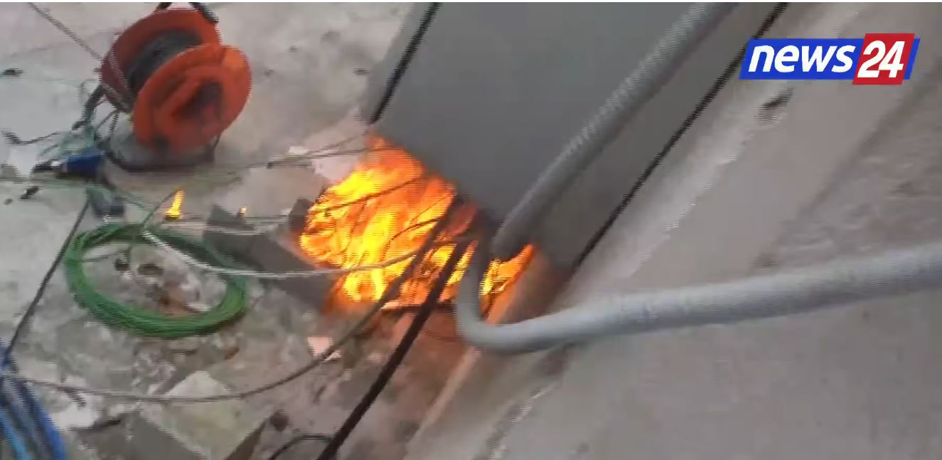 FOTOLAJM / Zjarr në Kuvendi, digjet fibra e transmetimit, ndërpritet sinjali për mediat