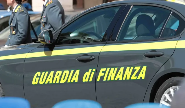 Kë po përgjonin? Autoritetet shqiptare u njoftuan me vonesë për oficerët “në aksion” në tragetin italian në Durrës
