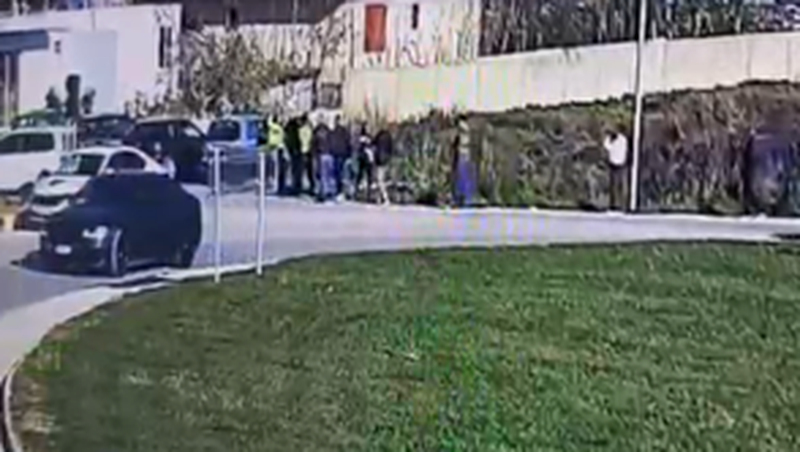 Dhunuan drejtorin e IMT-së dhe inspektorin, arrestohet 58-vjeçari bashkë me dy djemtë e tij