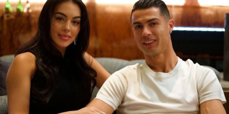 “Unaza 3 milionë dollarë, minimumi që mund të bënte Ronaldo”/ Georgina Rodriguez: Prita 10 vjet për t’u martuar!