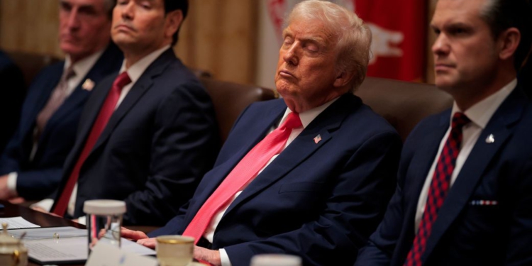 VIDEO- Donald Trump përgjumet sërish gjatë raportimit të ministrave në mbledhjen e kabinetit