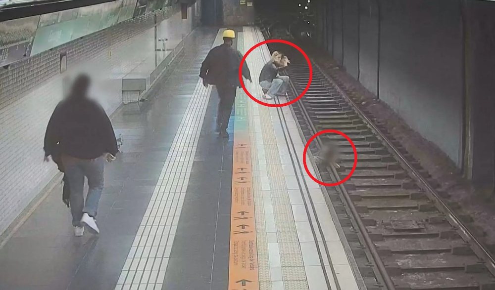 VIDEO- Vepron menjëherë, gruaja heroinë shpëton burrin e dehur që bie mbi shinat e trenit
