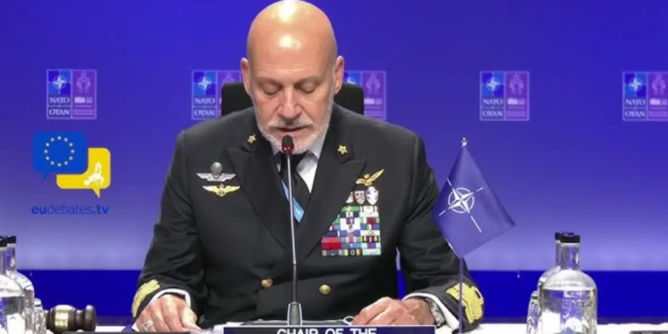 Kreu i Komitetit Ushtarak të NATO-s: Po shqyrtojmë një sulm kundër Rusisë