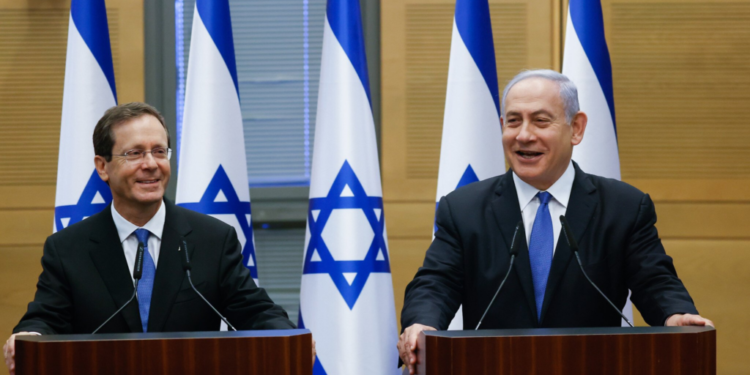 Netanyahu kërkon falje pa pranuar fajin, rritet presioni mbi Herzog. Po Trump çfarë roli ka?