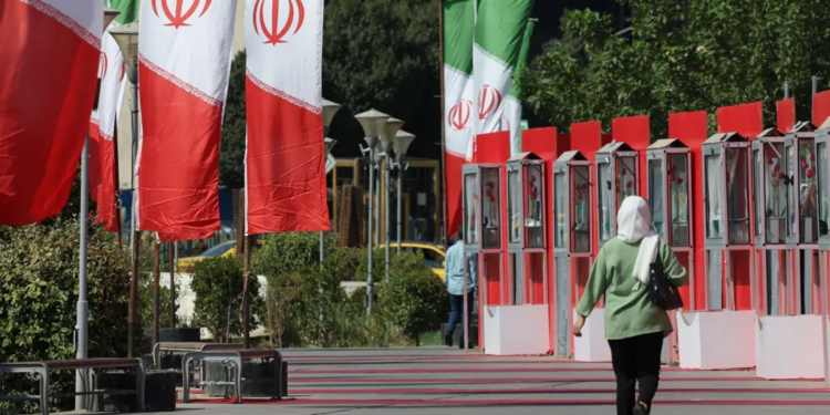 SHBA dëbon një grup të dytë iranianësh, mes tyre të konvertuar dhe persona LGBT