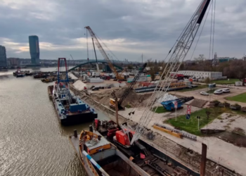 Projekti i mbështetur nga Kina për ndërtimin e urës në Beograd nxit kritika për fshehje të kontratave