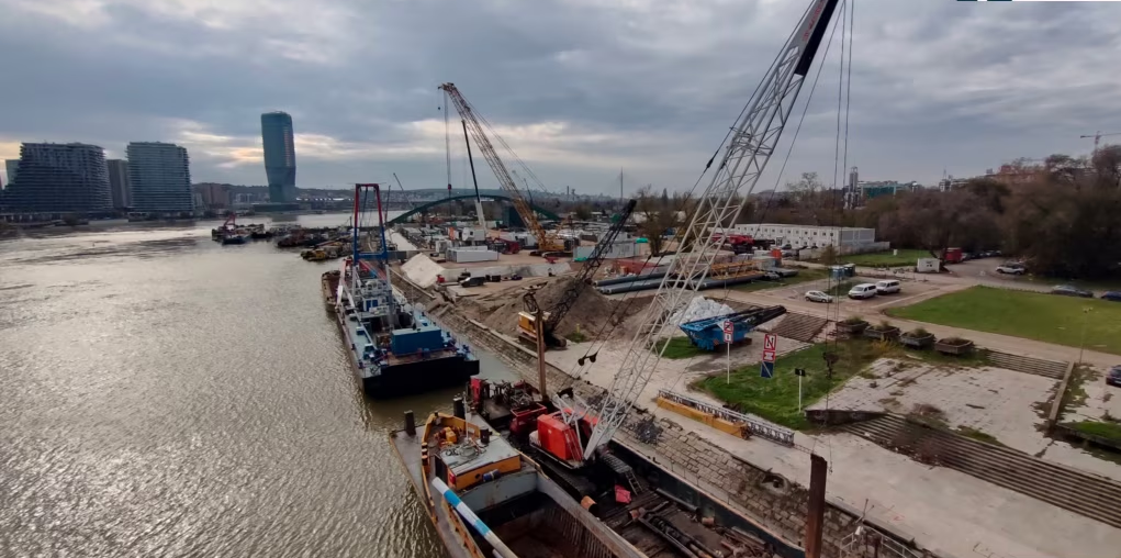 Projekti i mbështetur nga Kina për ndërtimin e urës në Beograd nxit kritika për fshehje të kontratave