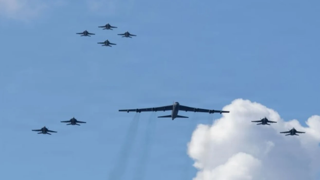 Trump intensifikon presionin mbi Maduro, dy avionë F/A-18 fluturojnë mbi Gjirin e Venezuelës