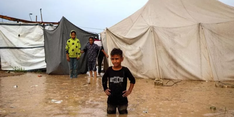 Gaza përballet me stuhinë “Byron”, mijëra familje në rrezik nga përmbytjet dhe mungesa e ndihmave
