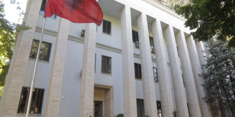 Presidenti Begaj dekreton emërimin e Genti Shalës si gjyqtar i Gjykatës së Lartë