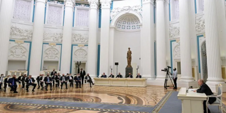 Rusia e miliarderëve, oligarkët në shërbim të luftës dhe Putinit