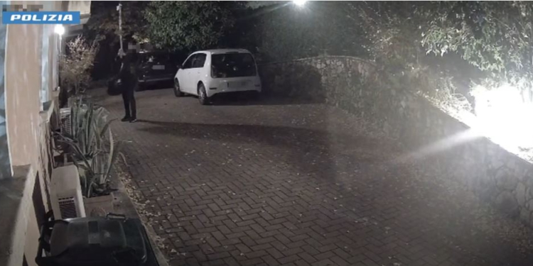 FOTOT/ Nga ngjitja nëpër banesa te shkulja kasafortave, ja si vepronte banda e “skifterëve” në Itali! Mijëra euro mall i grabitur