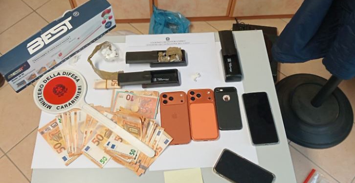 Nuhatja e qenit tradhton 2 vëllezërit shqiptarë, ishin pjesë e rrjetit të kokainës në Firence! Sekuestrohen…