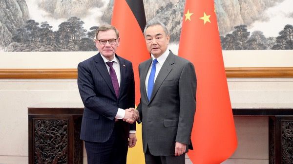 Wang Yi bën thirrje për forcimin e komunikimit dhe bashkëpunimit për të nxitur lidhjet Kinë-Gjermani