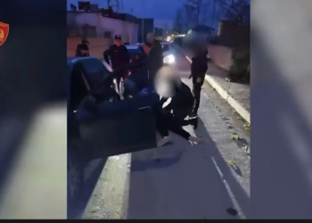 Gjykata lë në burg 21 persona, u arrestuan si pjesë e grupit që shpërndante kokainë në Tiranë! Lirohet vetëm njëri