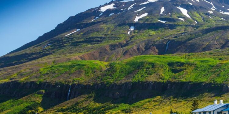 20°C në “tokën e akullt”, shteti nordik kalon Krishtlindjen më të nxehtë në histori, shfaqen mushkonjat për herë të parë