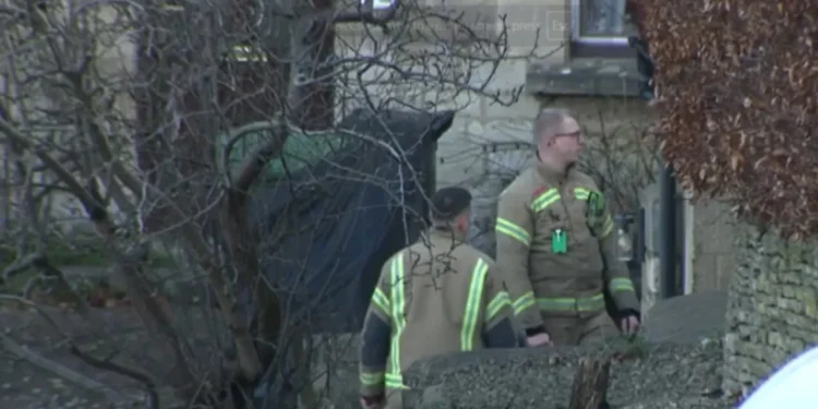 Tronditëse, humbin jetën tragjikisht nëna dhe dy fëmijët e saj. Mbetën të bllokuar ndërsa shtëpia u përfshi nga flakët ditën e Krishtlindjeve