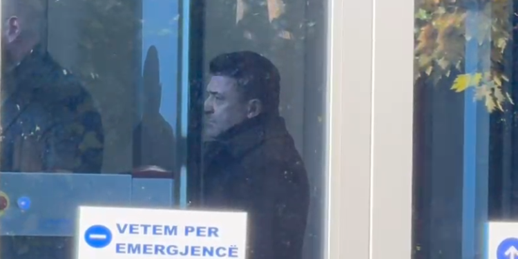 Ish-kryebashkiaku i Kavajës paraqitet në SPAK, zgjaten me 3 muaj hetimet për shpërdorim detyre