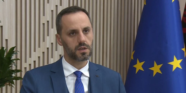 “Nuk zbardh vendimin prej një viti”, ministri Lamallari i kërkon ILD-së hetim disiplinor për gjyqtarin Ilir Përdeda