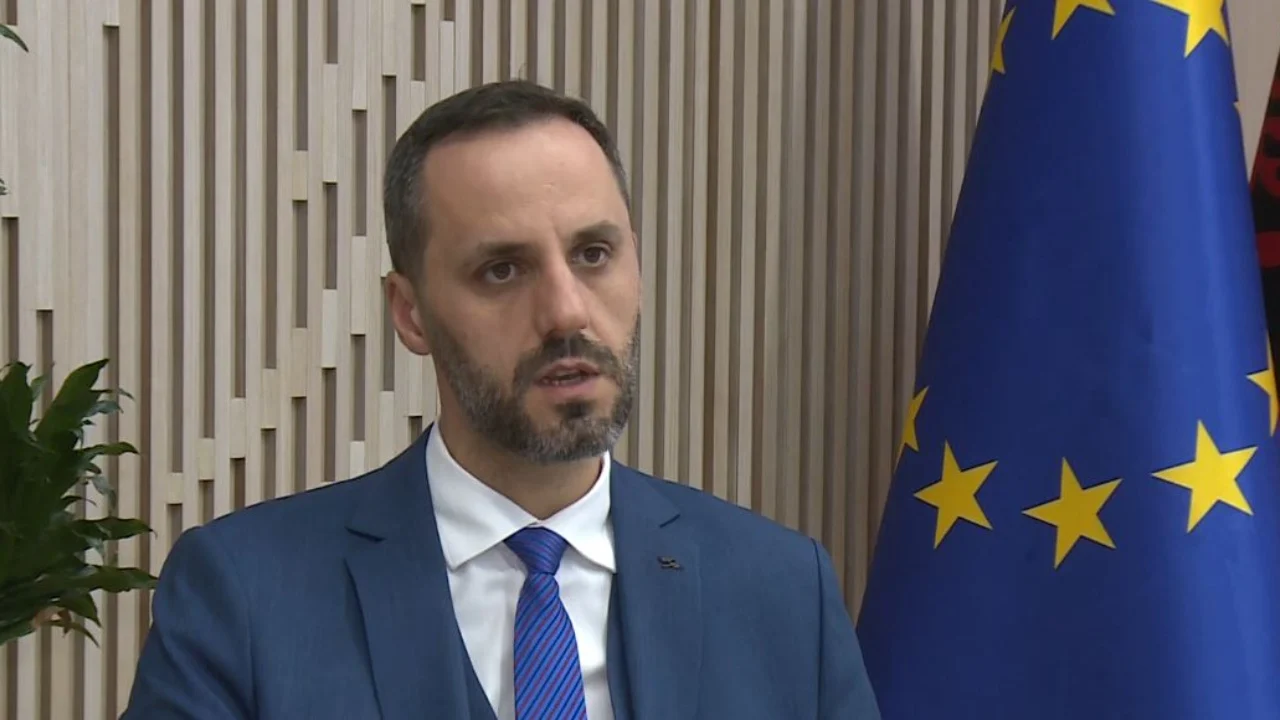 “Nuk zbardh vendimin prej një viti”, ministri Lamallari i kërkon ILD-së hetim disiplinor për gjyqtarin Ilir Përdeda