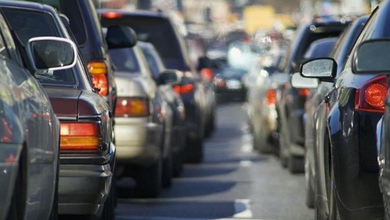 Trafiku në ditët e fundvitit – Shtohet fluksi i mjeteve, Policia Rrugore njofton masat