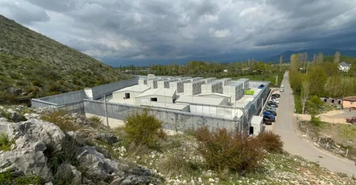 Italia përgatitet të rihapë kampet në Shqipëri, vendimi mund të hyjë në fuqi në pranverë