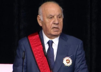 Ish-presidenti Alfred Moisiu dekorohet nga Begaj me urdhrin ‘Ylli i Madh’