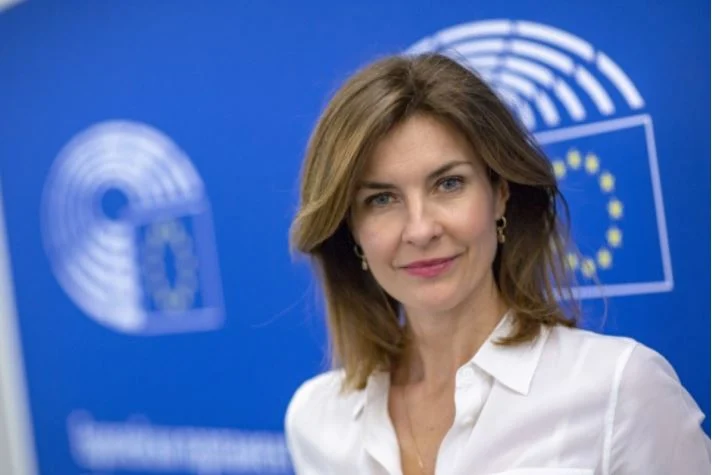 Parlamenti Europian i heq imunitetin eurodeputetes italiane/ Shkak hetimi i njohur “Qatargate”