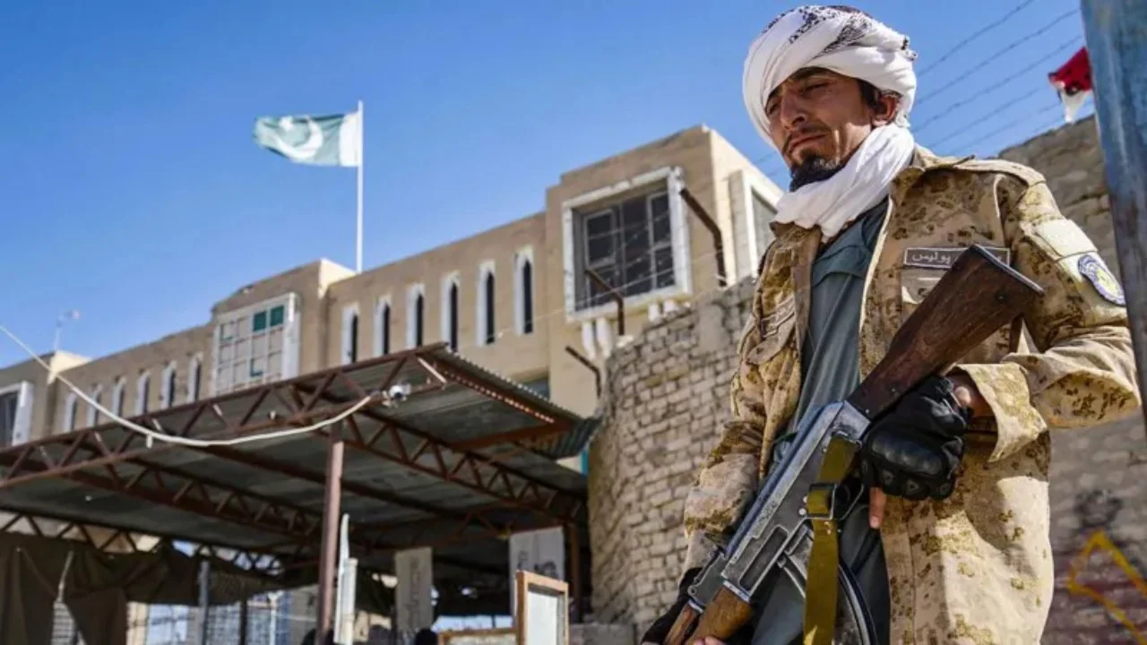 Palët shkelin armëpushimin/ Përleshje vdekjeprurëse në kufirin Afganistan – Pakistan 