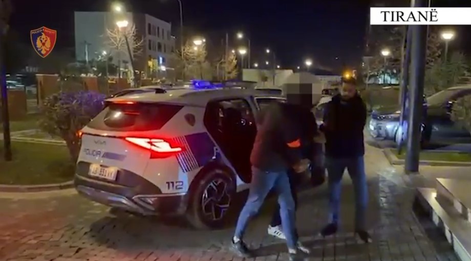 U kapën në flagrancë në një lokal në Ndroq teksa vinin baste sportive me telefona, arrestohen 2 persona