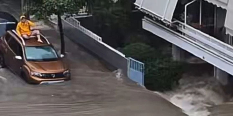 VIDEO/ Uji merr përpara gjithçka dhe shkakton panik, përmbytje katastrofike në Greqi! Thellësia arrin…