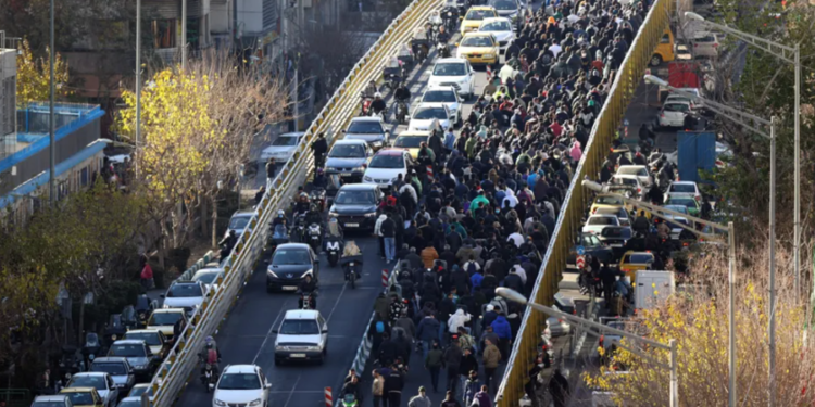 Shpërthejnë protestat në Iran, monedha vendase prek nivelin më të ulët