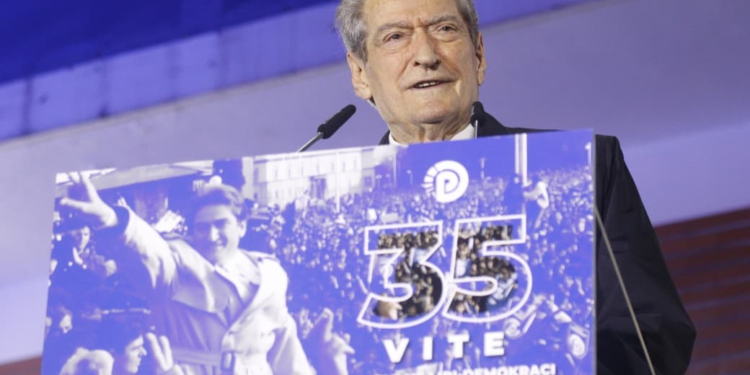 Klipi për 35 vjetorin e PD, pse nuk ishte Basha? Berisha: Unë do e kisha vendosur, por me një kryq të madh të kuq