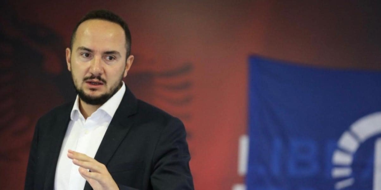 “Kënetës së PD i janë shuar zërat”, avokati: Lëvizja e Salianjit, për t’i dhënë oksigjen partisë!