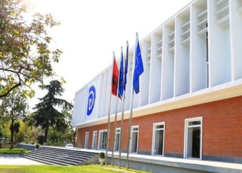 Projektligji i deputetit të PD depozitohet në Kuvend: Zyrtarët e dënuar për korrupsion të kthejnë paratë