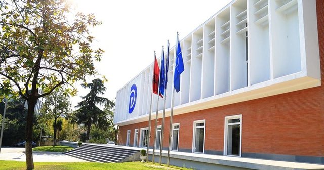 Projektligji i deputetit të PD depozitohet në Kuvend: Zyrtarët e dënuar për korrupsion të kthejnë paratë