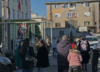 Detajet e ngjarjes/ Dy vëllezër mes të plagosurve nga sherri me thika pranë gjimnazit në Shkodër! Ja si nisi konflikti
