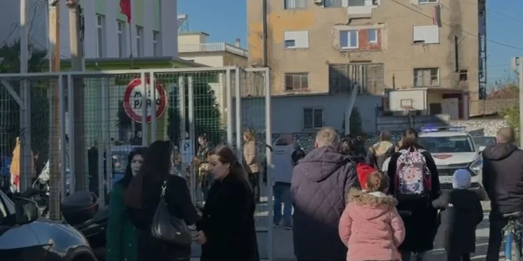 Detajet e ngjarjes/ Dy vëllezër mes të plagosurve nga sherri me thika pranë gjimnazit në Shkodër! Ja si nisi konflikti