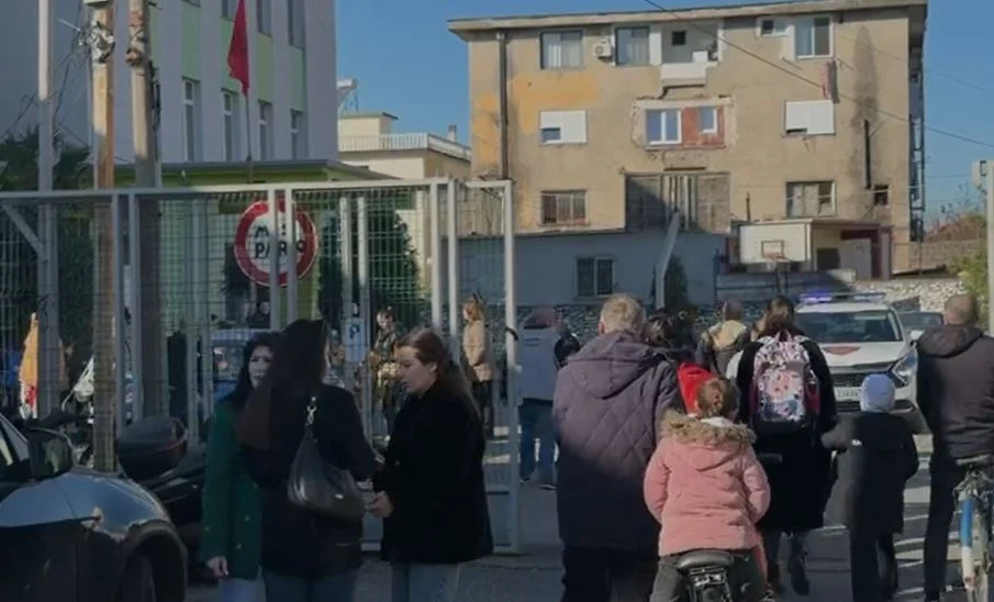 Detajet e ngjarjes/ Dy vëllezër mes të plagosurve nga sherri me thika pranë gjimnazit në Shkodër! Ja si nisi konflikti