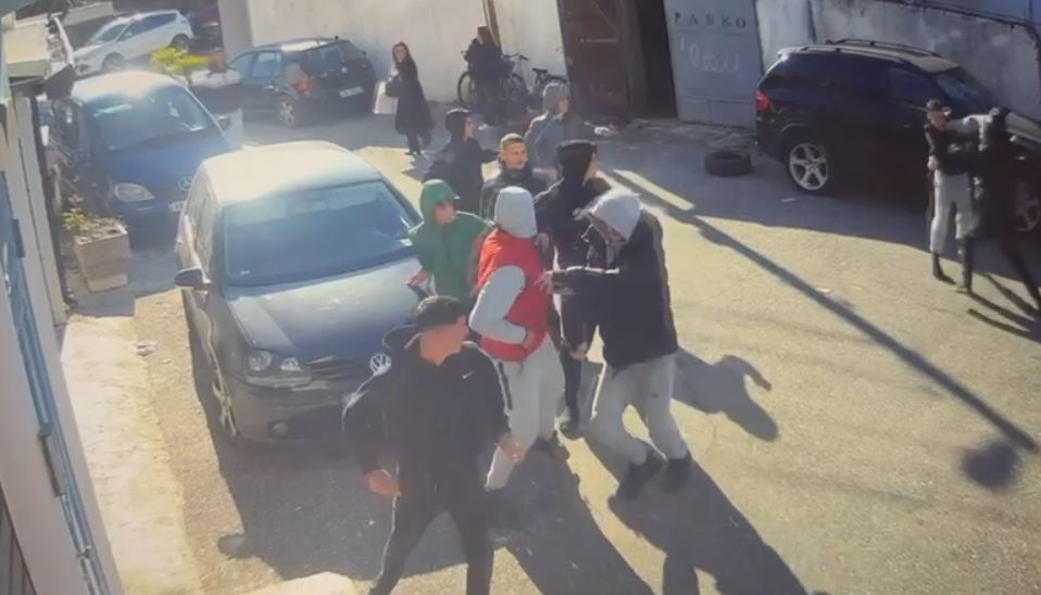 Rrahja masive mes adoleshentëve në Shkodër, lirohen ‘organizatorët’ e sherrit