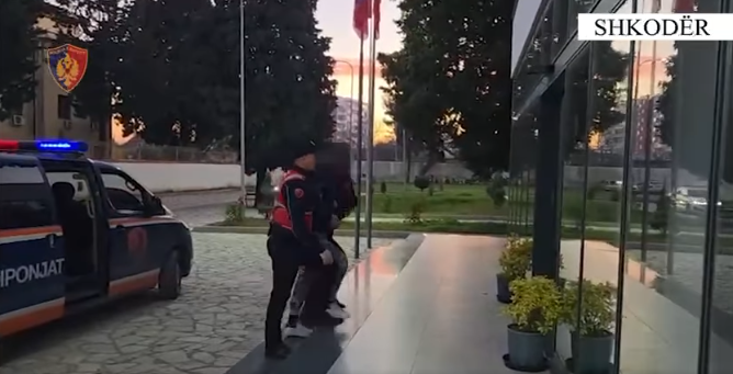 Djegia e qëllimshme e dy automjeteve në Shkodër, zbardhet ngjarja, arrestohet autori