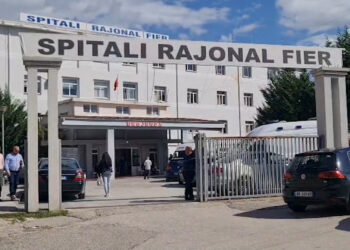 Arrestohet 44-vjeçari në Fier, plagosi me thikë rojën e spitalit