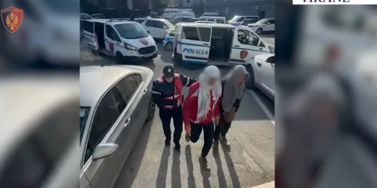 Transportonin klandestinë kundrejt fitimit, arrestohen 2 persona! Në kërkim bashkëpunëtorët
