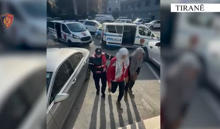 Transportonin klandestinë kundrejt fitimit, arrestohen 2 persona! Në kërkim bashkëpunëtorët