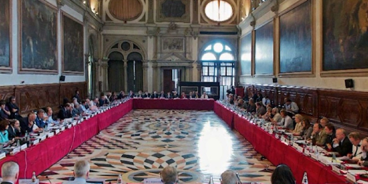 Arrestimi i kryebashkiakëve, Komisioni i Venecias: Demokracia vendore s’mund të drejtohet nga qelia
