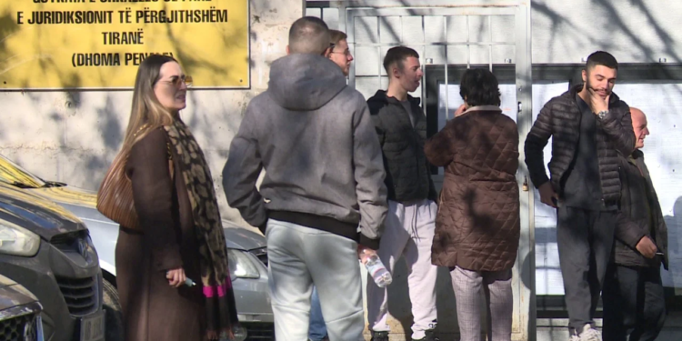 Gjyqi i shpërndarësve të drogës në Tiranë, policët u infiltruan si përdorues, më pas në grackë ranë…