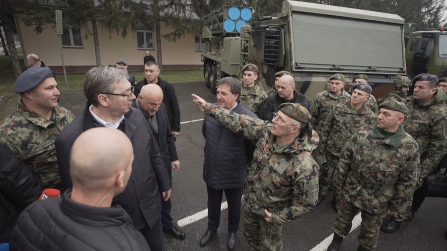 Vuçiç shkon në bazën ushtarake serbe pranë kufirit: Më të fortë se kur do hynim në Kosovë